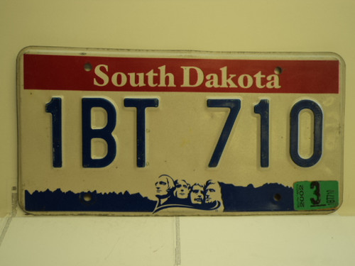 2002 SOUTH DAKOTA Mount Rushmore License Plate 1BT 710