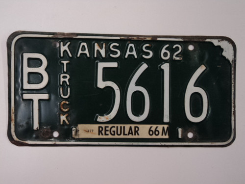 1971 KANSAS 66M Truck License Plate BT 5616