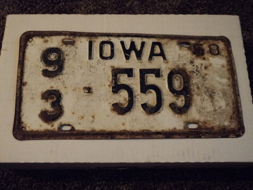 1058 IOWA License Plate 93 559