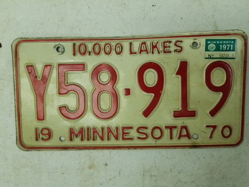 1970 (1971 Tag) Minnesota 10,000 Lakes License Plate Y58-919