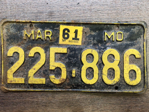 DMV Clear 1961 MISSOURI Passenger License Plate YOM Clear 225-886 MO