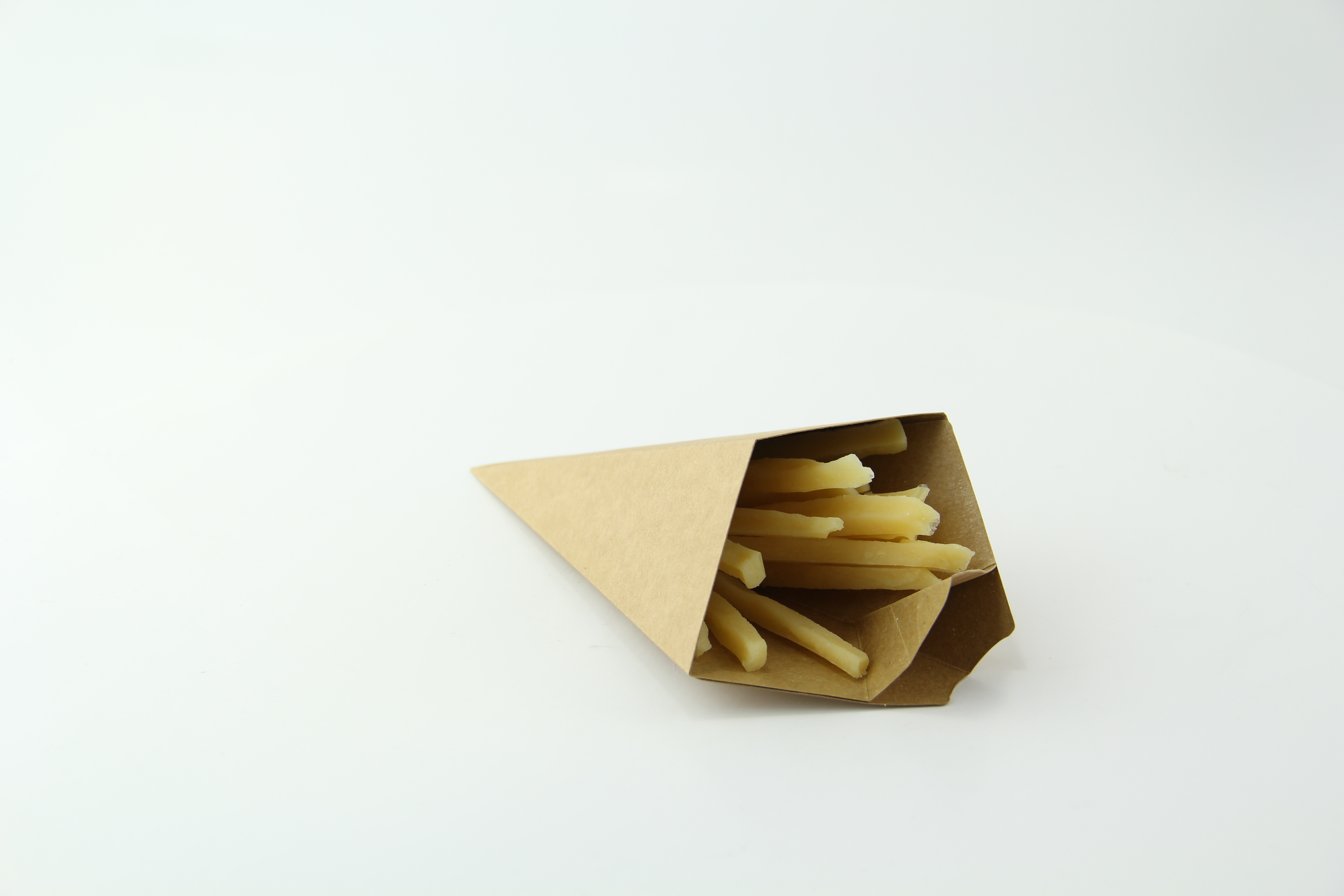 Kraft Paper Cones with Built in Dipping Sauce Compartment 5oz 7.5 x 4.5in -  25 pcs - BioandChic