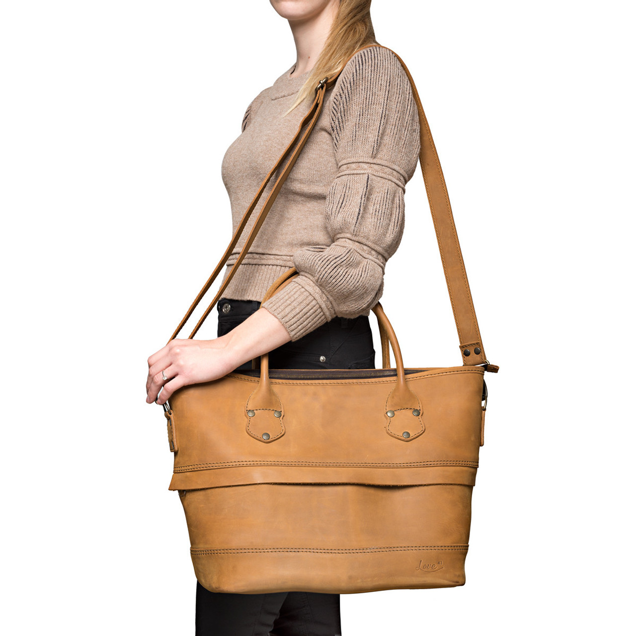 This Zippered Leather Tote Is a Versatile Carry-on Bag