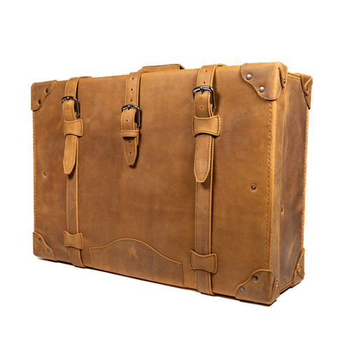 Leather suitcase in Tobacco leather.