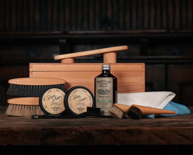 High quality full set that comes in the complete shoe shine kit