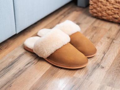 Dave's Deals Women's Sheepskin Slippers - NEW DESIGN - Size 9 - Tobacco
