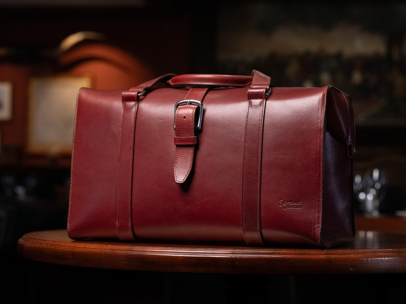 High quality lifestyle image of the Taylor leather Duffle bag