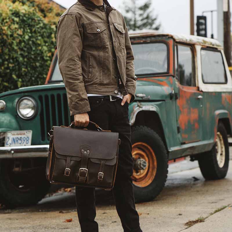 When choosing a leather briefcase, be sure to look for quality in terms of materials and craftsmanship.