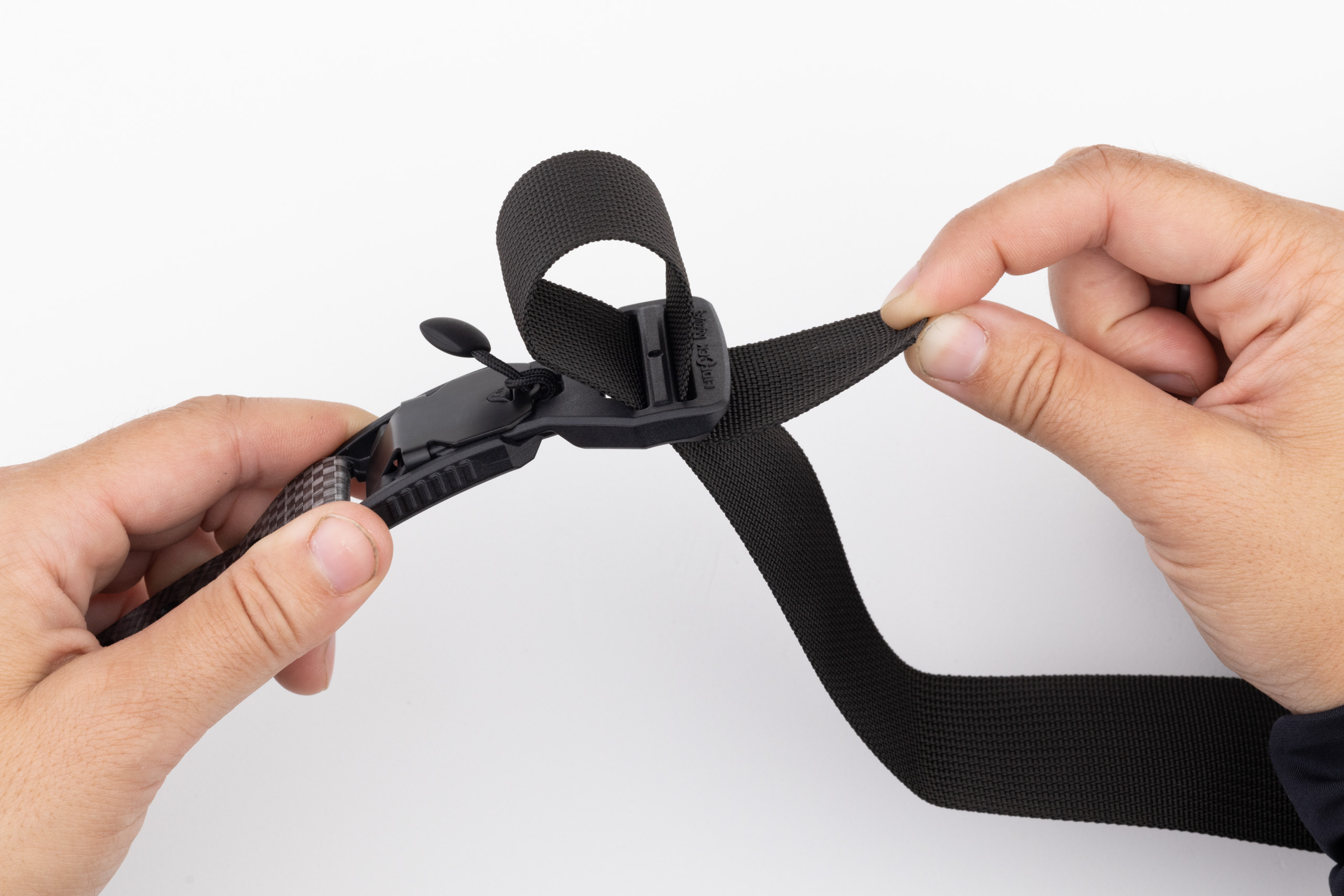 Photo showing how to route the belt webbing through the Fidlock magnetic buckle.