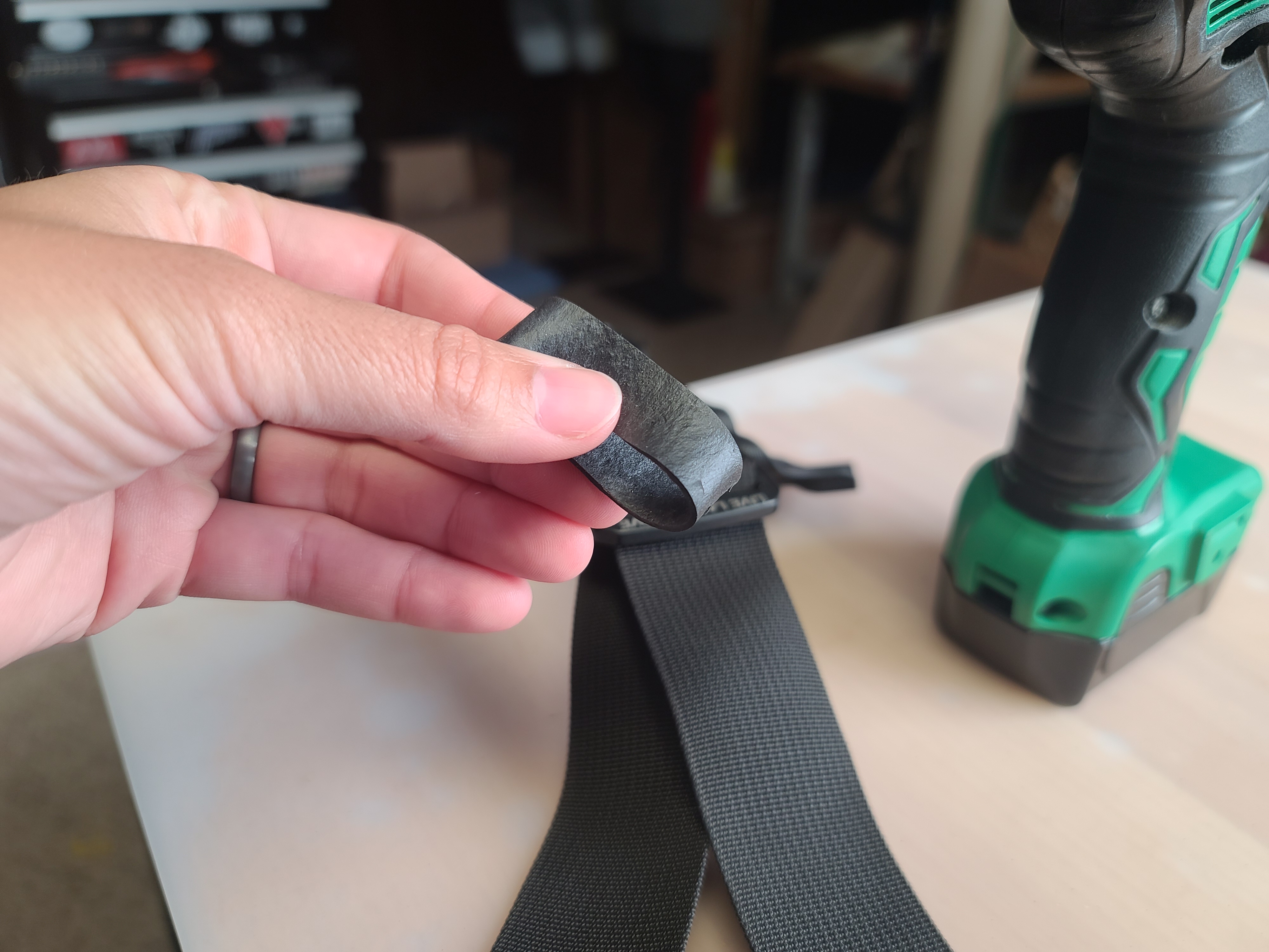 Use a wide rubber band.