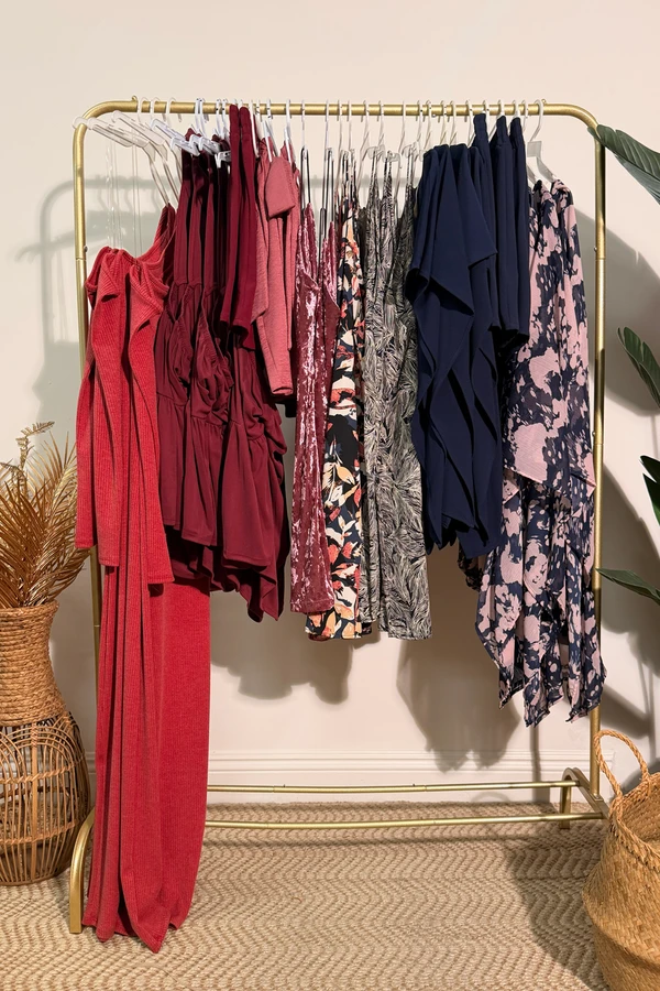 WINE IN NAVY
