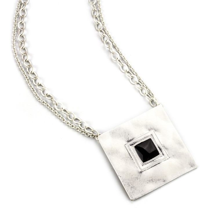 silver-pendant-necklace