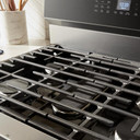 Whirlpool® 30-inch Smart Gas Range with True Convection, Steam/Self Cleaning, Rapid Preheat 5.3 CuFt Capacity WFGS7530RZ