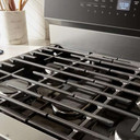 Whirlpool® 30-inch Smart Gas Range with True Convection, Steam/Self Cleaning, Rapid Preheat 5.3 CuFt Capacity WFGS7530RW