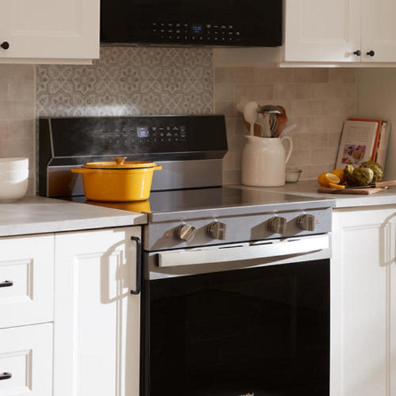 Whirlpool® 30-inch Smart Electric Range with  True Convection, No Preheat Air Fry, WipeClean™ Coating, Steam/Self Cleaning, Rapid Preheat 5.3 CuFt Capacity YWFES7530RZ