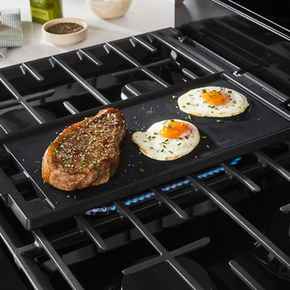 Whirlpool® 30-inch Smart Gas Range with True Convection, Steam/Self Cleaning, Rapid Preheat 5.3 CuFt Capacity WFGS7530RB