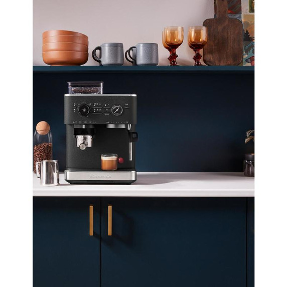 KitchenAid.ca Exclusive Colour - Semi Automatic Espresso Machine with Burr Grinder KES6551BK