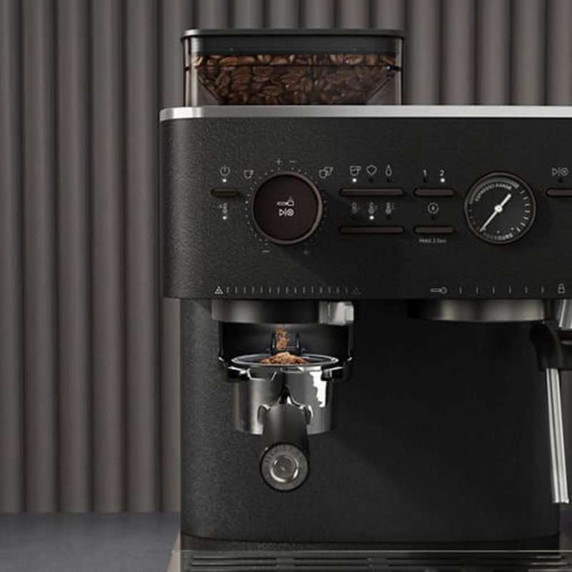 KitchenAid.ca Exclusive Colour - Semi Automatic Espresso Machine with Burr Grinder KES6551BK