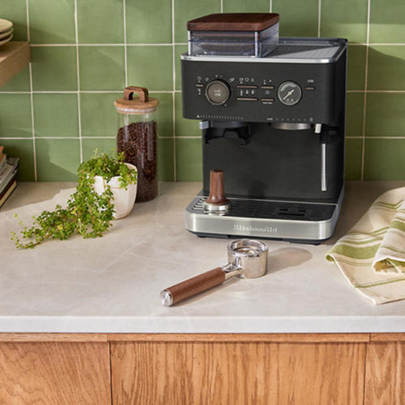KitchenAid.ca Exclusive Colour - Semi Automatic Espresso Machine with Burr Grinder KES6551BK