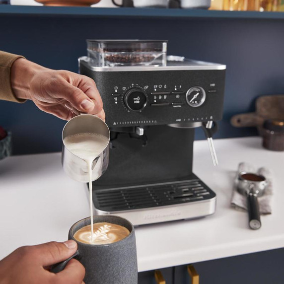 KitchenAid.ca Exclusive Colour - Semi Automatic Espresso Machine with Burr Grinder KES6551BK