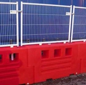 Oaklands RB2000 Barrier Mesh Hoarding Panel, blue mesh fencing with white frame and red plastic barrier base.