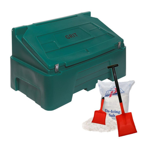 Excelsior 400 Litre 500kg Green Heavy Duty Grit Bin - Optional Salt, large green heavy-duty grit bin with a lid and metal latch, accompanied by a bag of de-icing salt and two red snow shovels.
