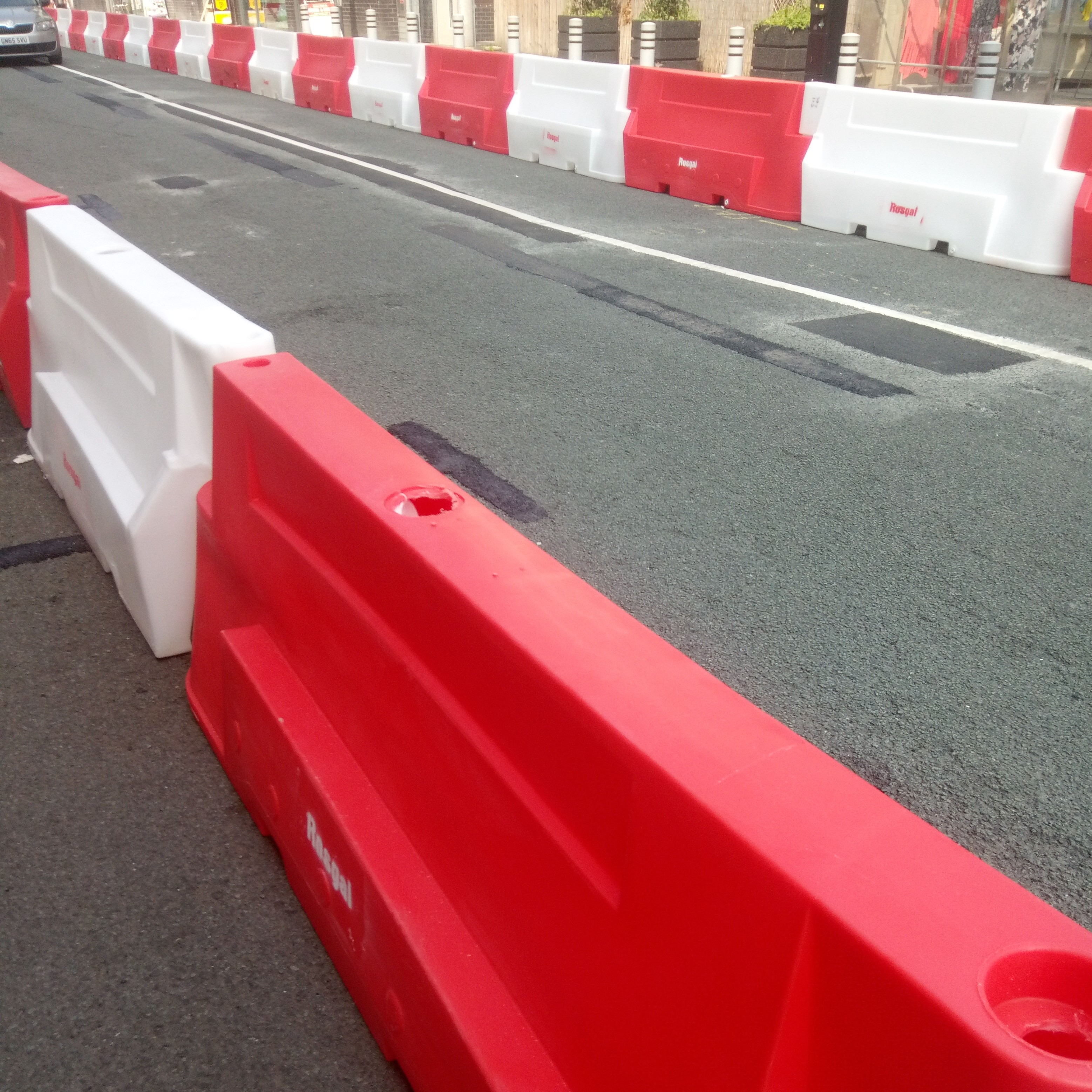 What Are Water Filled Road Barriers? How And Why to Use Them.