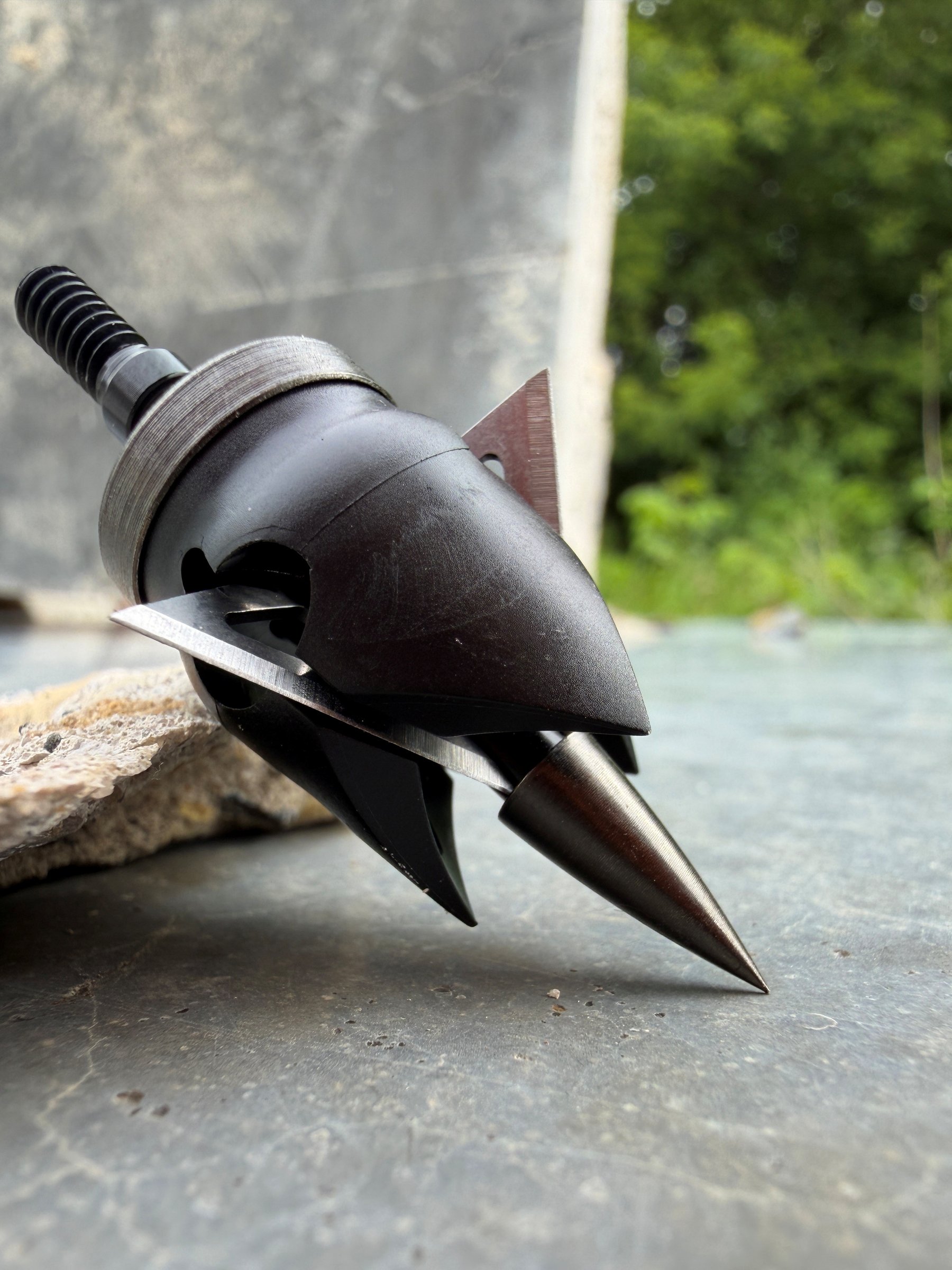 Backdraft broadhead closed