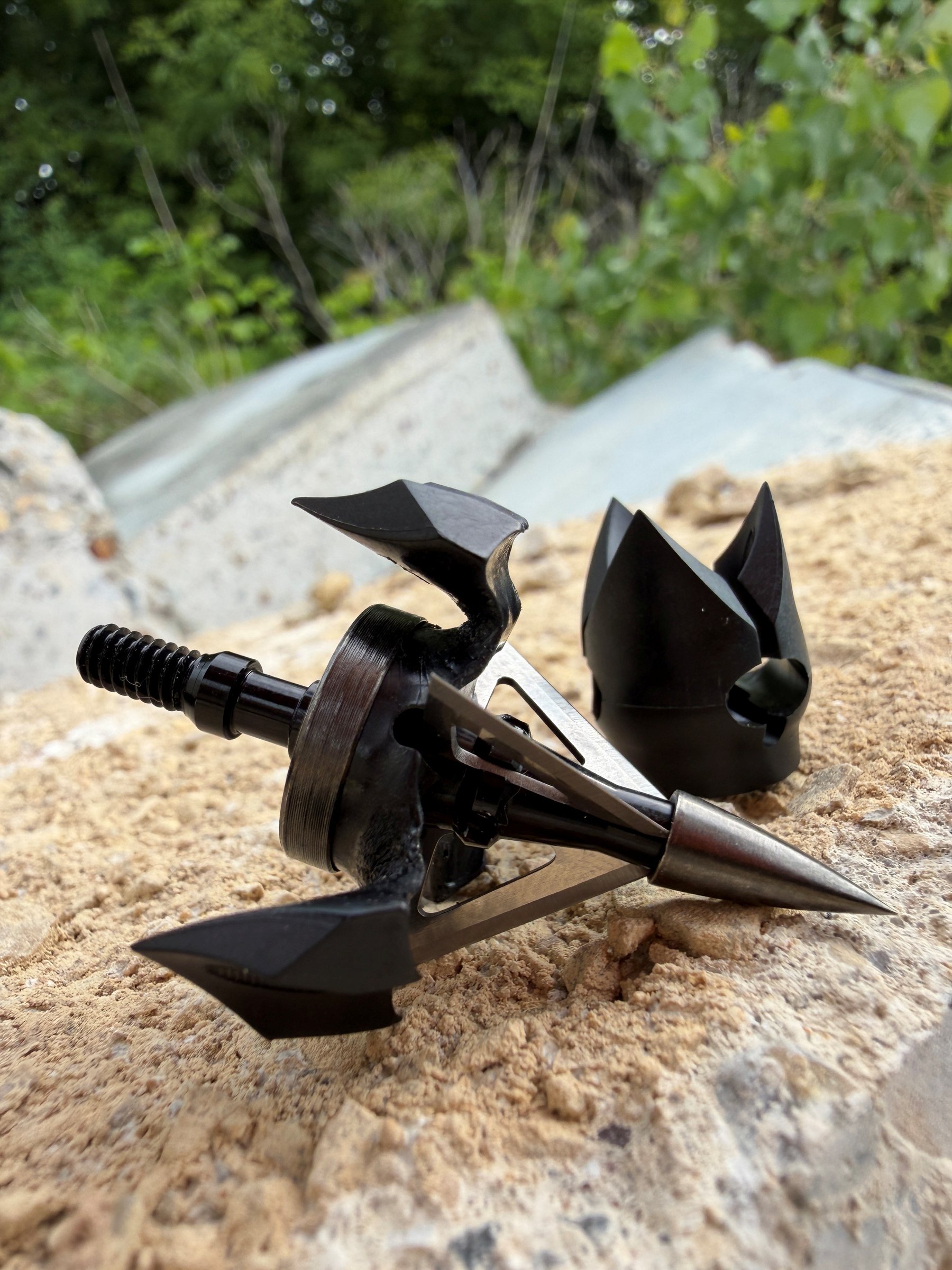Backdraft broadhead expanded blades