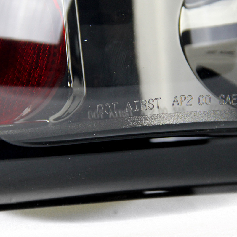 2000-2006 Chevrolet Suburban/Tahoe GMC Yukon/Yukon XL Tail Lights