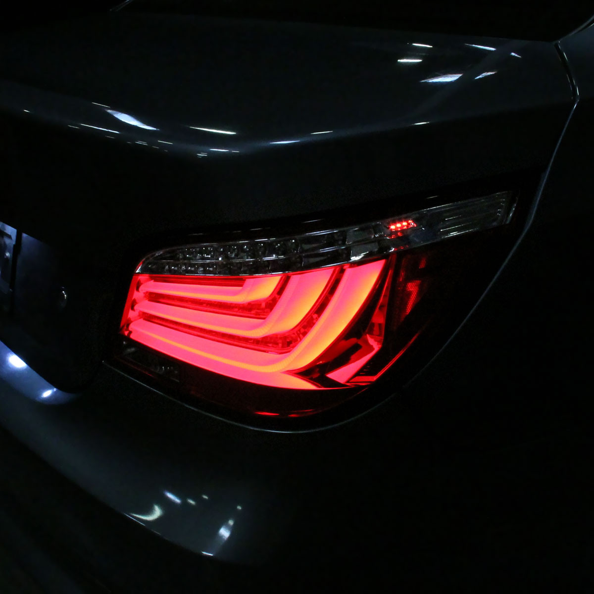 2004-2007 BMW E60 5 Series Sedan LED Tail Lights (Chrome Housing