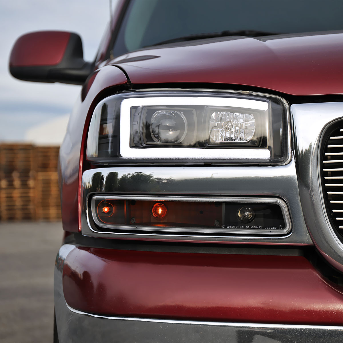 DNA Motoring LED DRL Headlights + Bumper Lamps – 2000-2006 GMC Yukon/Sierra Denali