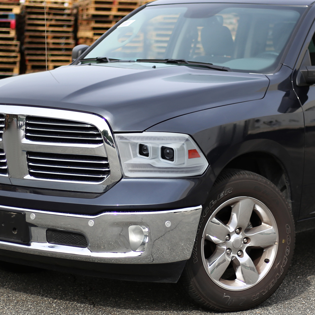 2009-2018 Dodge RAM 1500/2019-2021 RAM Classic/2010-2018 RAM 2500/3500  Switchback Sequential Projector Headlights (White Housing/Clear Lens) -  Spec-D Tuning