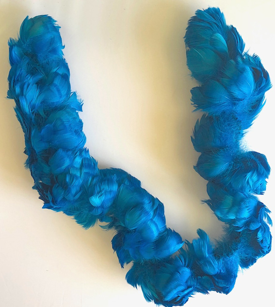 Hawaiian Feather Lei Goose Coquilles Turquoise Strung per Ounce