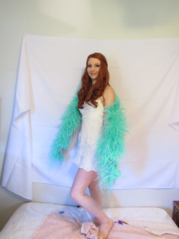 Aqua Ostrich Feather 6 Ply Boa Model