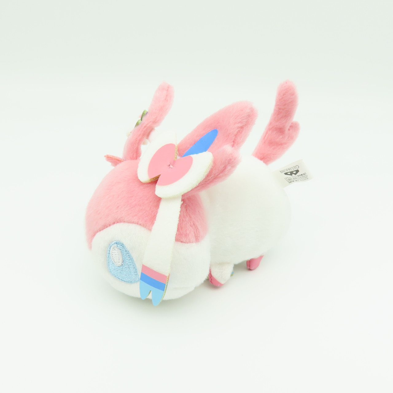 sylveon pokemon toy