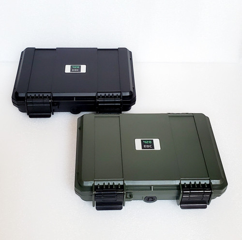 Stash-L1 Duo in Black  in upper left with OD Green  in lower right on white background