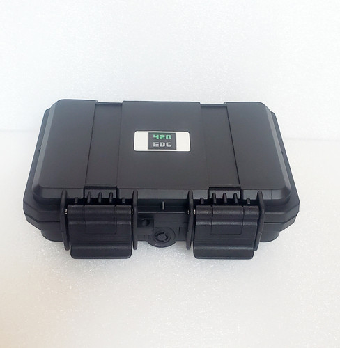 Stash-XS1 closed in Black with 420EDC logo on white background