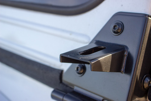 Kentrol 50531 - Jeep CJ/YJ Light Bracket Pair 76-95 CJ and Wrangler YJ Powdercoat Black