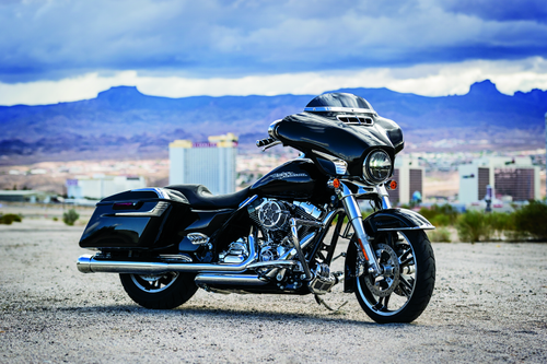 Kuryakyn 1387 - Smooth Windshield Trim 14-Up Touring Chrome