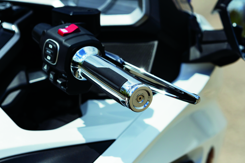 Kuryakyn 6764 - Omni Grips Chrome