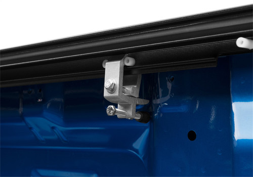 Retrax T-60841 - 07-18 Tundra CrewMax 5.5ft Bed with Deck Rail System ONE XR