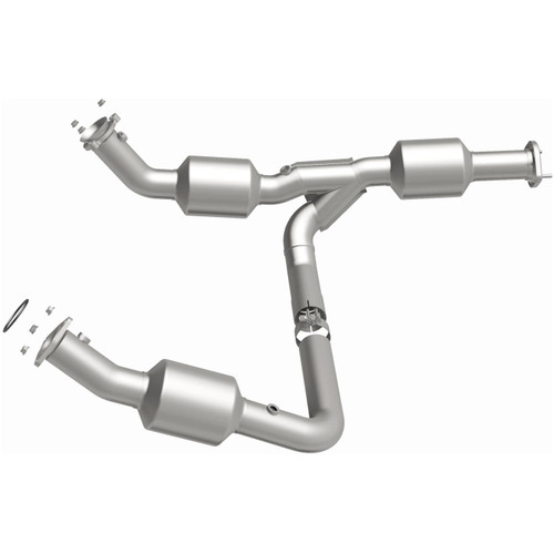 Magnaflow 280210 - 18-20 Chevrolet Express 2500 Single Underbody 4.3L Direct Fit Catalytic Converter