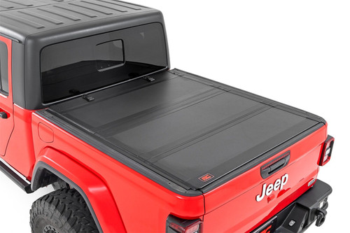 Rough Country 49620500 - Hard Tri-Fold Flip Up Bed Cover - 5' Bed - Jeep Gladiator JT 4WD (2020-2024)