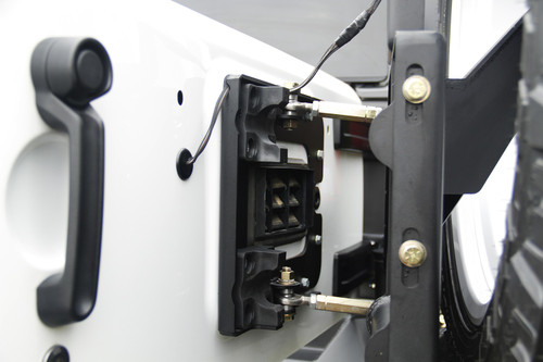 Fab Fours JP-Y1261T-B - Off The Door Tire Carrier