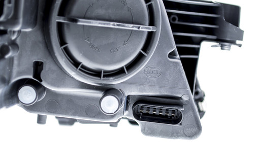 Hella 008821051 - 2006-2011 Mercedes-Benz CLS500 Halogen Headlight Assembly