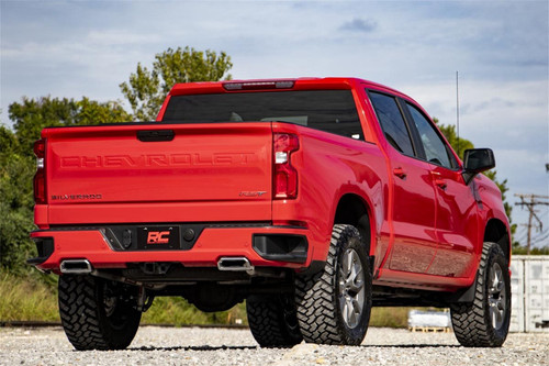 Rough Country 22640 - 3.5 Inch Lift Kit - M1 Struts/M1 - GMC Sierra 1500 2WD/4WD (2019-2024)