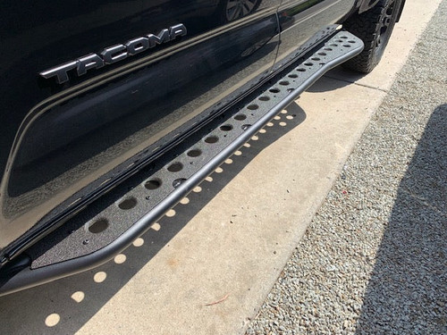 Cali Raised LED CR4102 - Step Edition Rock Slider For 24-Present Toyota Tacoma/Double Cab Long Bed W/ No Kick Out/Yes (Powdercoat)/Powdercoat