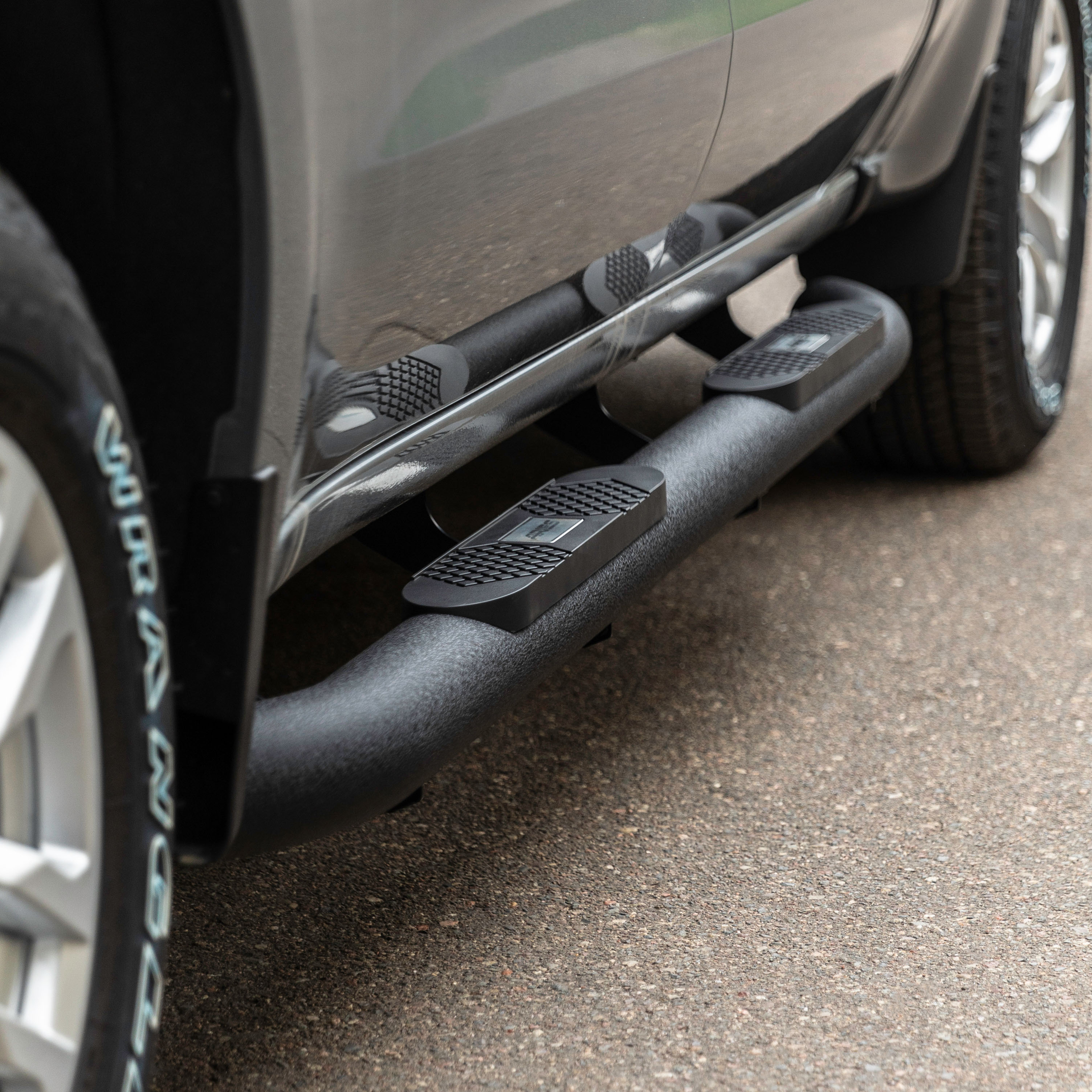 ARIES AL234045 - Big Step 4" Black Aluminum Round Side Bars, Select Silverado, Sierra