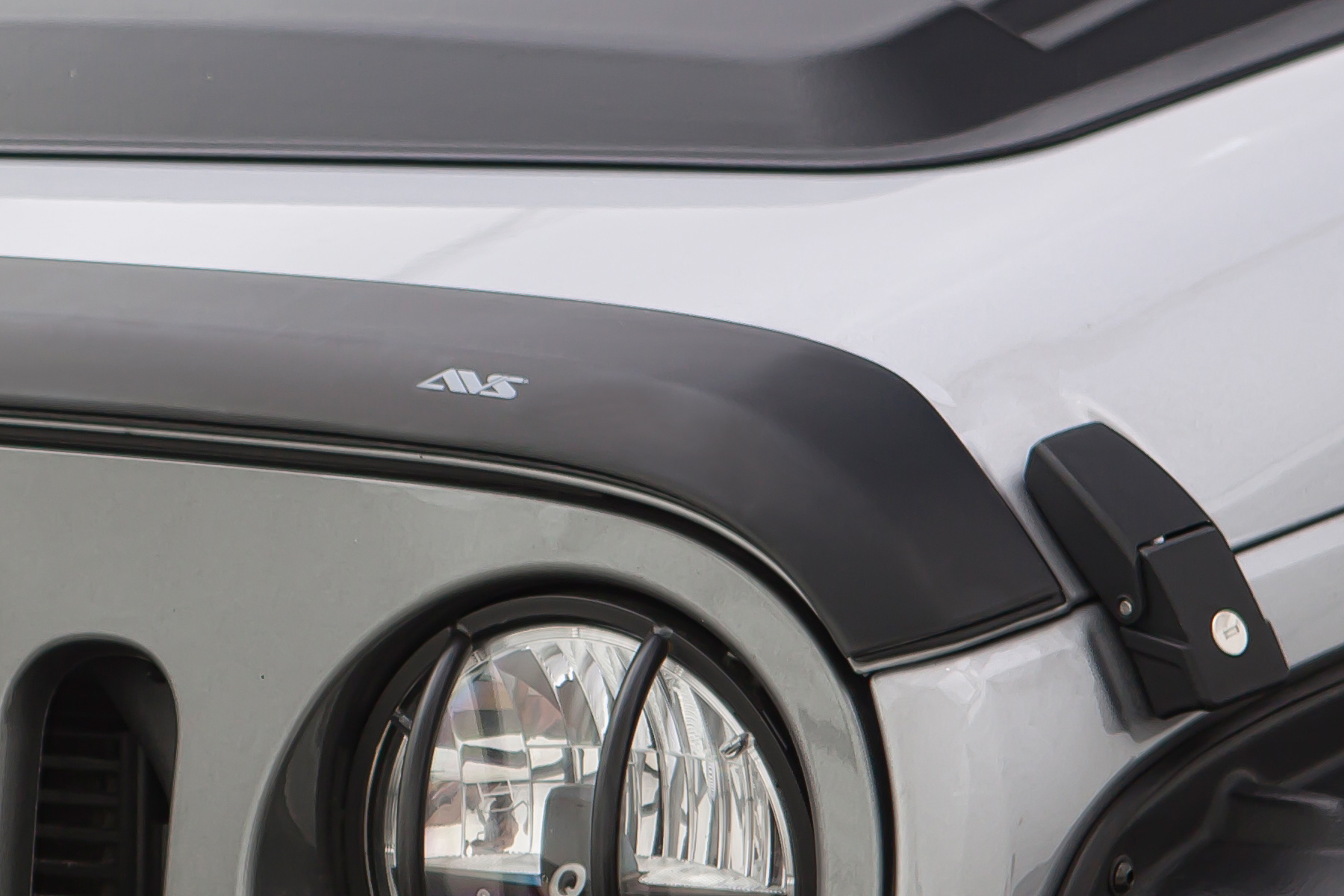 Auto Ventshade (AVS) 377156 - 2018+ Jeep Wrangler (JL) 2dr/4dr Aeroskin Low Profile Hood Shield - Matte Black